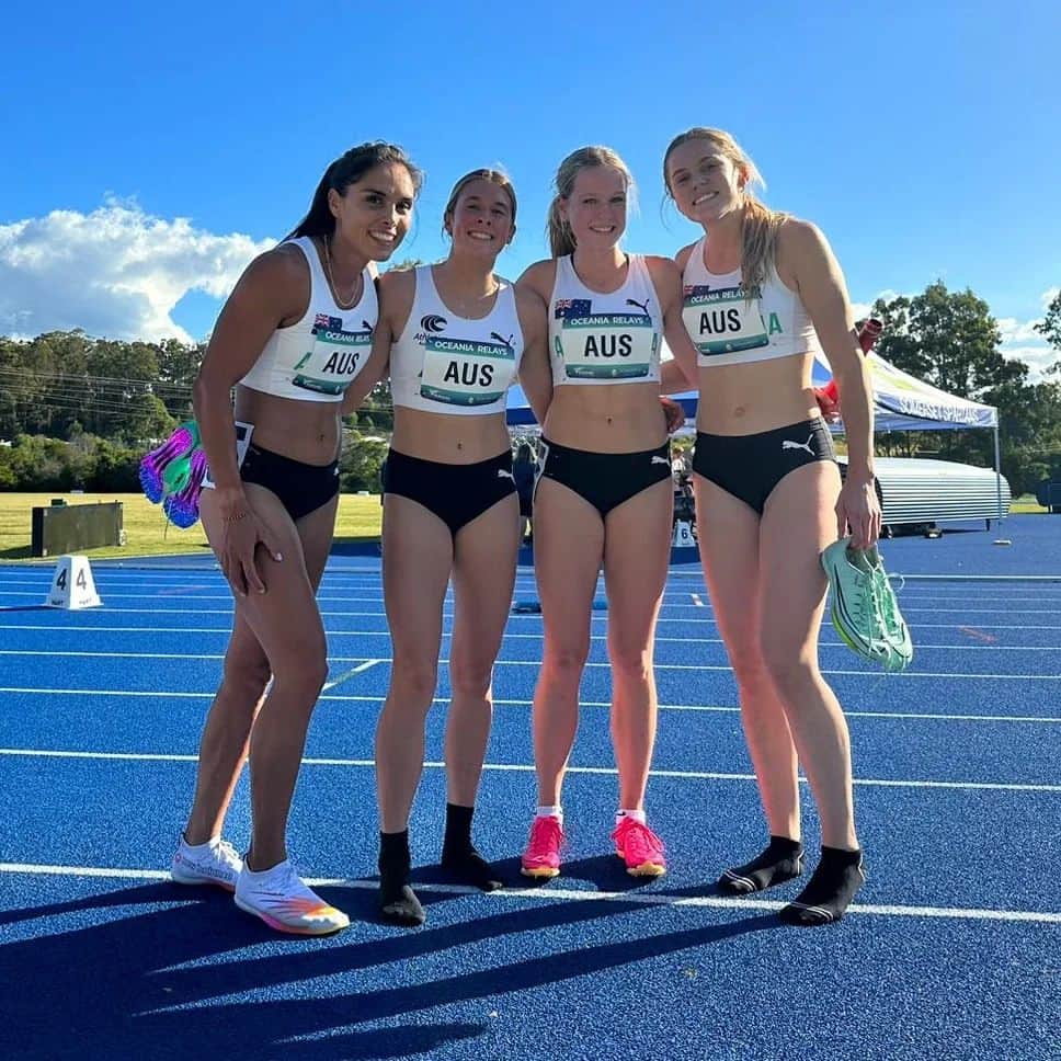 Angeline BLACKBURNさんのインスタグラム写真 - (Angeline BLACKBURNInstagram)「Oceania Relays 💚💛 @oceaniaathletics  A weekend spent full of racing, lollies, icebaths, sunshine and a side of lactate. 🙃  It feels good to be racing in relays again (plus it's my first Aussie team since 2021). ✊🏽  Also, how good are mixed 4x400m relays? So much fun 🥰  Photo credit: @caseysims_ 📸  #oceaniarelays #oceaniaathletics #athleticsaustralia #teamaustralia #relays #4x400m #mixed4x400m #running #sprinting #trackandfield #sport  #grateful」5月8日 12時23分 - ang_blackburn