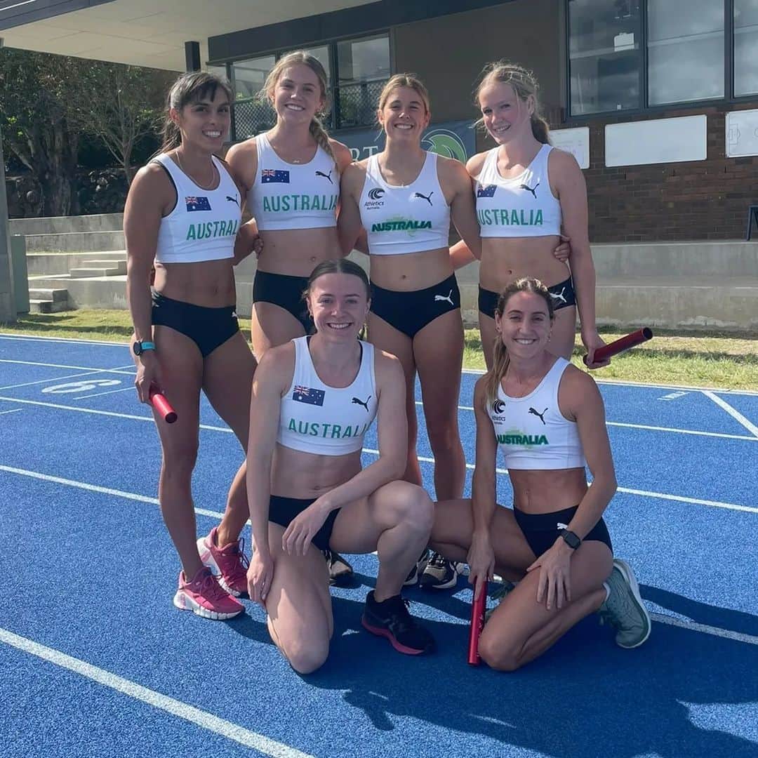 Angeline BLACKBURNのインスタグラム：「Oceania Relays 💚💛 @oceaniaathletics  A weekend spent full of racing, lollies, icebaths, sunshine and a side of lactate. 🙃  It feels good to be racing in relays again (plus it's my first Aussie team since 2021). ✊🏽  Also, how good are mixed 4x400m relays? So much fun 🥰  Photo credit: @caseysims_ 📸  #oceaniarelays #oceaniaathletics #athleticsaustralia #teamaustralia #relays #4x400m #mixed4x400m #running #sprinting #trackandfield #sport  #grateful」