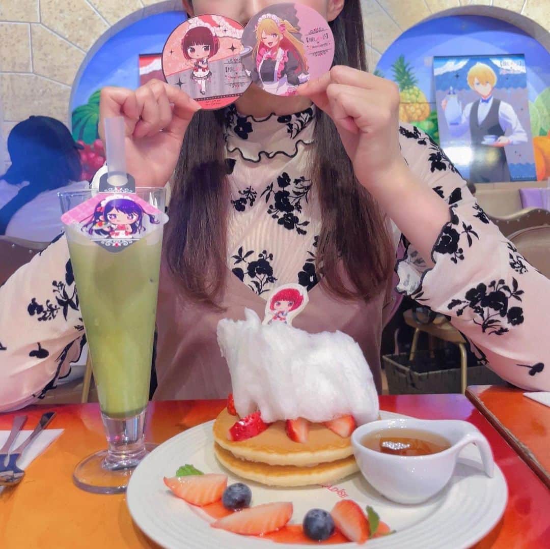 のインスタグラム：「スイパラ推しの子コラボ🥞 楽しい一日だった^ ^ ここ支払い現金のみってとこだけ切実に改善して欲しい🙏  #推しの子 #有馬かな #スイパラ  #スイーツパラダイス #パンケーキ #抹茶ラテ  #コラボメニュー」