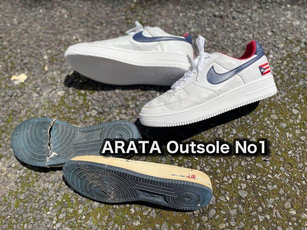 Sneaker At Randomのインスタグラム：「ARATA Outsoleを使用した ソール交換の修理例です。  ARATA Outsole No1 サイドのーの箇所もペイント可能です。  ソール交換の お見積もりご希望のお客様は アトランダムホームページのお問い合わせから、 お気軽にご相談下さい。  #スニーカーアトランダム#junkyard#ジャンクヤード#sneaker#スニーカー#スニーカー修理#スニーカーカスタム#市川#本八幡#梅田#阪神梅田本店#心斎橋#高円寺#angeluspaint#アンジェラスペイント#arata#アラタ#ソール#aj1 #dunk #nike #airforce #jordan1」