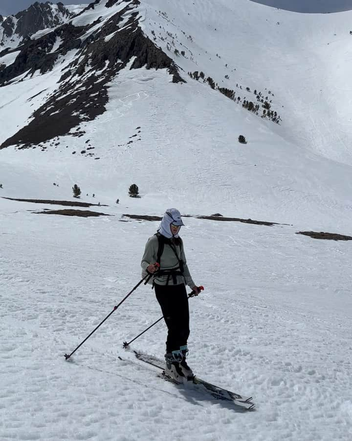 松島エミのインスタグラム：「初めてのバックカントリーが楽しすぎて🤍 first season backcountry skiing was🥰  . . #ski#backcountry#backcountryskiing#springskiing#winterwonderland#mammoth#mammothmountain#mountaingirls#outdoors#adventure#camping#スキー#バックカントリースキー#getoutside#optoutside#arcteryx」