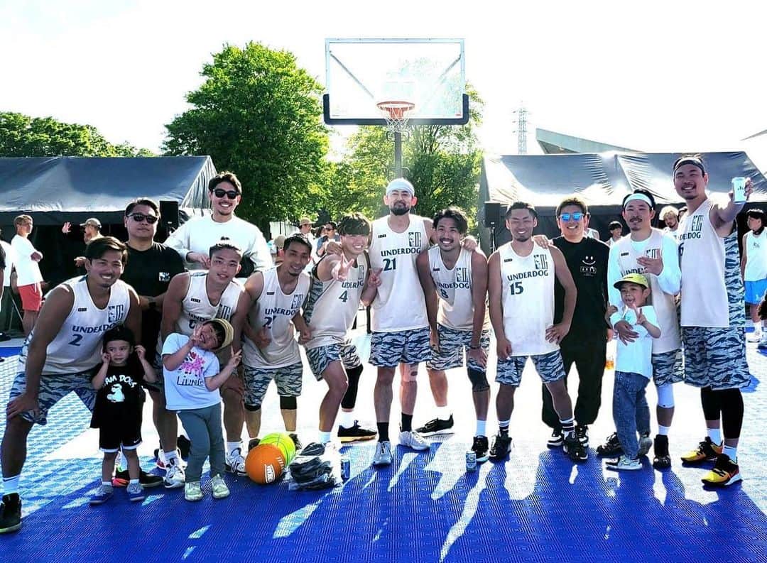 長谷川惠一のインスタグラム：「TEAM and FAMILY  @underdog_basketball ⛹️  お写真ありがとうございます😊  #basketball」