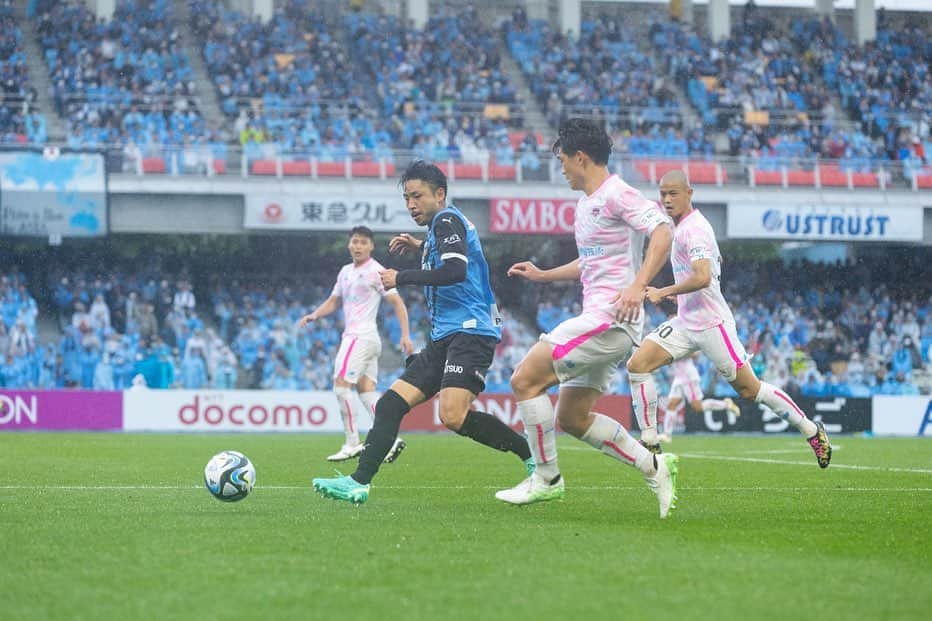 のインスタグラム：「鳥栖戦  雨の中、最高の応援ありがとうございました😊  3連勝！このまま勝ちにこだわって行きましょう！  350試合のセレモニーもありがとうございました😊👍」
