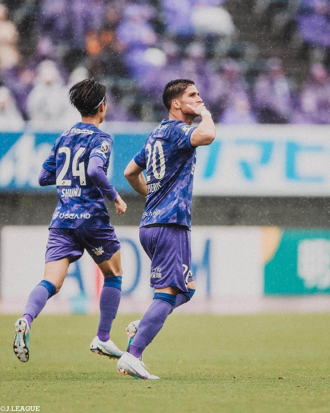 Ｊリーグさんのインスタグラム写真 - (ＪリーグInstagram)「📸𝐉.𝐋𝐄𝐀𝐆𝐔𝐄 𝐏𝐡𝐨𝐭𝐨𝐠𝐫𝐚𝐩𝐡⚽  ∼明治安田生命J１リーグ第12節∼ 胸がアツくなるシーンが詰まった最高な写真をお届けします👀🔥  #川崎フロンターレ #脇坂泰斗 #ヴィッセル神戸 #大迫勇也 #名古屋グランパス #横浜Fマリノス #水沼宏太 #サンフレッチェ広島 #ピエロスソティリウ #鹿島アントラーズ #関川郁万 #昌子源 #北海道コンサドーレ札幌 #金子拓郎 #アルビレックス新潟 #千葉和彦 #柏レイソル #細谷真大  #Jリーグ #jleague #サッカー #soccer #football #J30」5月8日 13時01分 - jleaguejp