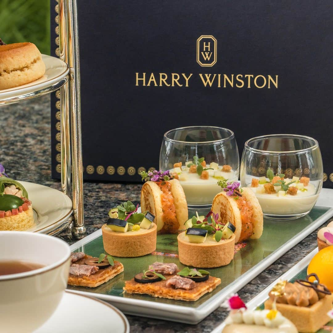 Park Hyatt Tokyo / パーク ハイアット東京さんのインスタグラム写真 - (Park Hyatt Tokyo / パーク ハイアット東京Instagram)「In collaboration with world-famous jeweler Harry Winston, "Tea in the Winston Garden" starts today! The popular annual event serves our first guests a menu featuring a luscious selection of sweets and savory offerings. Book early, as reservations are filling up quickly. Available until July 9th, 2023.  お待ちかねのハリー・ウィンストン “Tea in the Winston Garden” アフタヌーンティーがいよいよスタート！初日の今日も多くのお客様をお迎えしております。7月9日（日）までの提供ですので、ご予約はお早めに。  Share your own images with us by tagging @parkhyatttokyo ————————————————————— #ParkHyattTokyo #ParkHyatt #Hyatt #ThePeakLounge #PeakLounge #AfternoonTea #HarryWinstonAfternoonTea #harrywinston #パークハイアット東京 #ピークラウンジ  #アフタヌーンティー  #期間限定 #ハリーウィンストン #ハリーウィンストンアフタヌーンティー #森田武二 @julien_perrinet  @chef_thibault_chiumenti @harrywinston」5月8日 13時00分 - parkhyatttokyo