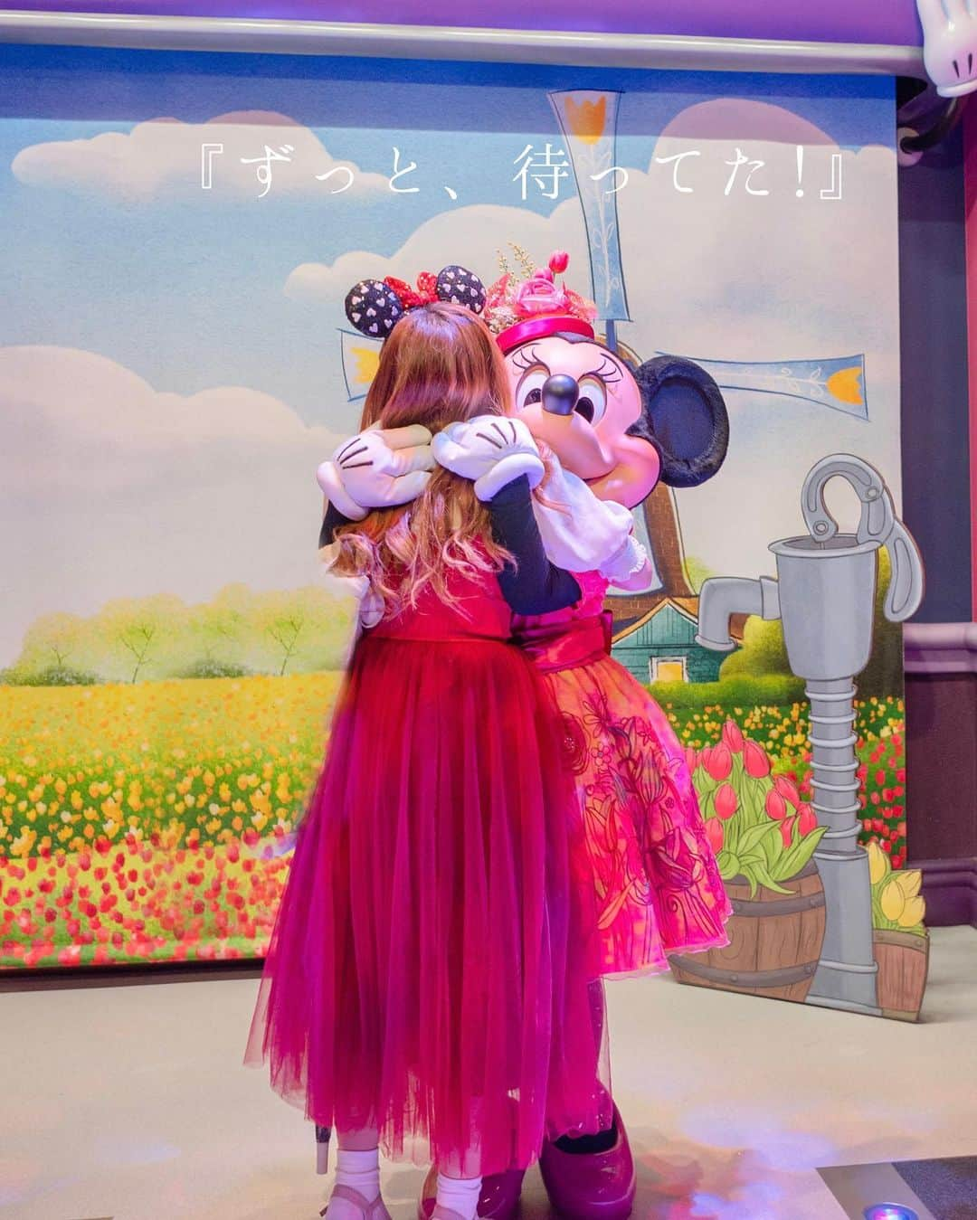 Kahoさんのインスタグラム写真 - (KahoInstagram)「. . . ついに！！！ついに！！！！！！ ついに！！！！！！！！！！  東京ディズニーリゾートでも キャラクターとのハグが 解禁されました〜！！！！！！！！ 😭😭😭😭😭😭💕💕💕💕  コロナの流行で一時閉園した 2020年2月28日。  あの日から日数にして1165日ぶり、 年数にして3年2ヶ月9日ぶり。  長かったね、本当に😭  わたしは海外ディズニーでもうすでに キャラクターとは触れ合っているけど、  自分にとって1番身近で、 どこよりもたくさんの思い出がある このパークで、  小さい頃からずっとしてきたように、 何も考えずにキャラクターとまた 触れ合えたこの瞬間は、 本当に本当に幸せなものでした☺️  この日を、『ずっと、待ってた!』  #tokyodisneyresort  #tokyodisneyresort #tokyodisneyland #tokyodisneyresort40thanniversary #tokyodisneyresort40th #charactergreeting#disneyootd#disneybound #disneybounding #東京ディズニーリゾート#東京ディズニーランド #ディズニー40周年 #ディズニー40周年に行きたい #ディズニーグリーティング#ディズニーランド#ディズニーリゾート#ディズニー#ディズニーチケット #ディズニーコーデ#ディズニーバウンド#キャラグリ#ディズニーキャラクターグリーティング」5月8日 13時10分 - kah05disney