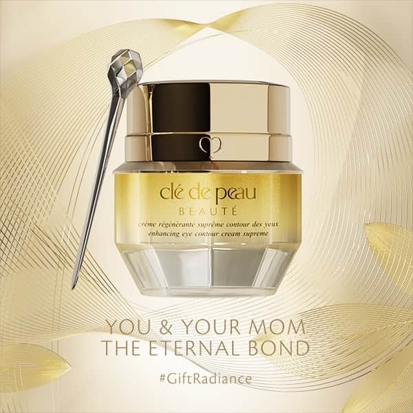 Clé de Peau Beauté Officialさんのインスタグラム写真 - (Clé de Peau Beauté OfficialInstagram)「Add an extra sparkle to her eyes this Mother’s Day–the perfect time to #GiftRadiance to the special women in our lives. #EnhancingEyeContourCreamSupreme with Illuminating Complex EX is an age-defying eye cream. It helps diminish the appearance of fine lines and under eye darkness, while supporting youthful vibrancy around the eye area.  #母の日 に心からの感謝を込めて。    クレ・ド・ポー ボーテ #クレームイユーレジェネランＳ （医薬部外品）は乾燥やハリなど総合的な目もとの悩みに対応し、なめらかでふっくらとしたハリのある肌が、若わかしい表情へ導く、目もと用クリームです。」5月8日 13時05分 - cledepeaubeaute