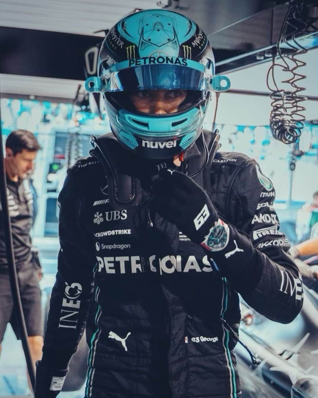 IWCのインスタグラム：「Let’s 👏 Go 👏 Team 👏 #MiamiGP  Color details on the gloves and boots with our Miami Pink color accent especially for this race and on the gloves our team watch. It looks amazing! Let's go for it ! #IWCmiami」