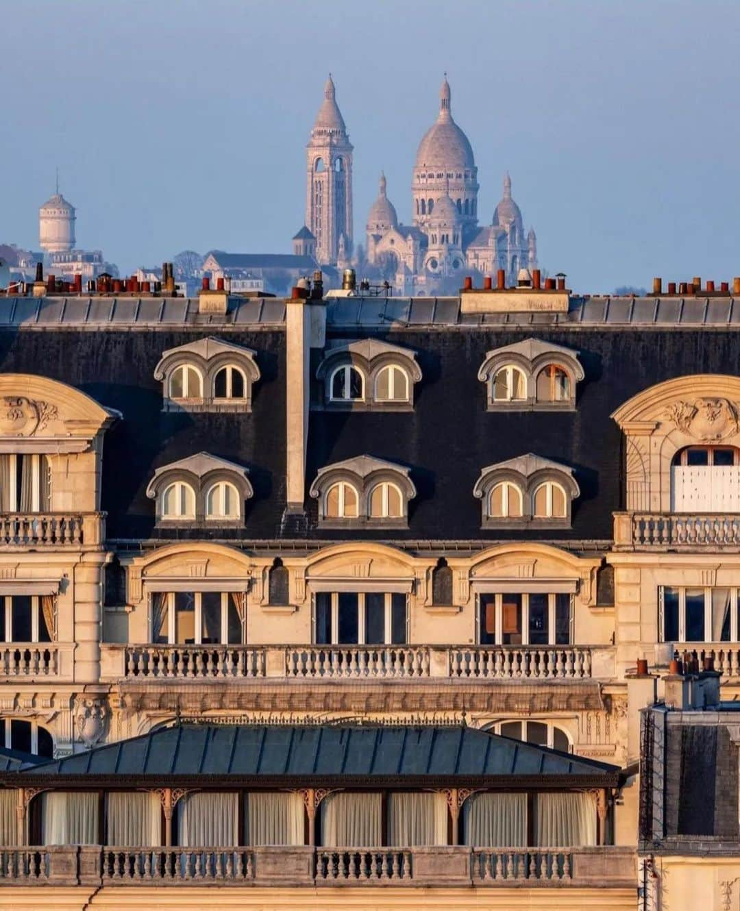 Instagramersさんのインスタグラム写真 - (InstagramersInstagram)「Great composition by @raphaelmetivet and @igersparis 🌷📸😍🙌🏻💫 #igersparis #igersfrance #igers」5月8日 4時45分 - igers