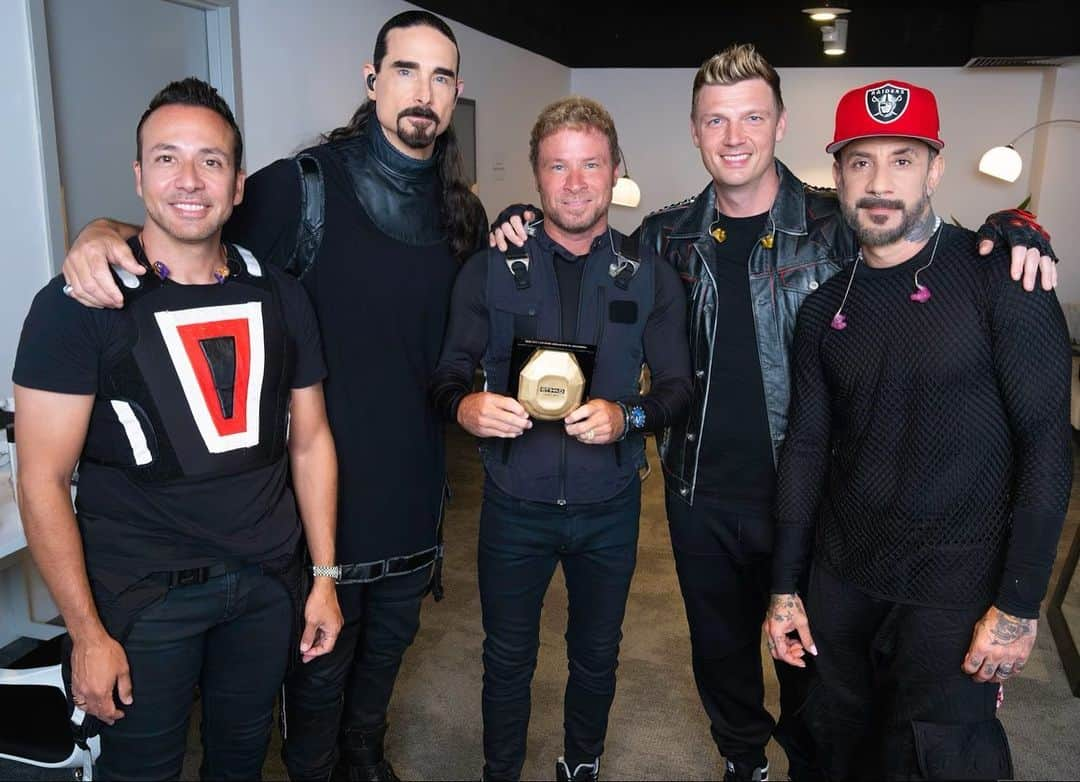 ニック・カーターさんのインスタグラム写真 - (ニック・カーターInstagram)「Thank you Abu Dhabi for all the love. We can’t wait to come back again. . . . . . .   #BackstreetBoys #bsbdna #bsbabudhabi #backstreetboysabudhabi #AbuDhabi」5月8日 4時50分 - nickcarter