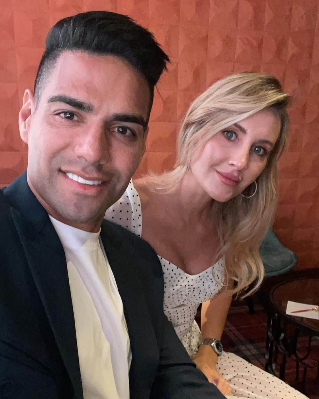 ラダメル・ファルカオさんのインスタグラム写真 - (ラダメル・ファルカオInstagram)「Lo das todo por nuestros hijos y familia. Eres pasión, amor y todo lo que una madre puede dar. Tienes toda mi admiración. Feliz día amor @loreleitaron」5月8日 5時18分 - falcao