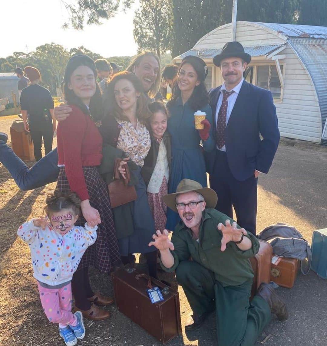 ミシェル・キーガンさんのインスタグラム写真 - (ミシェル・キーガンInstagram)「1 week to go before Ten Pound Poms takes you back to 1956 🕰️  @bbc @bbciplayer @stanaustralia」5月8日 5時11分 - michkeegan