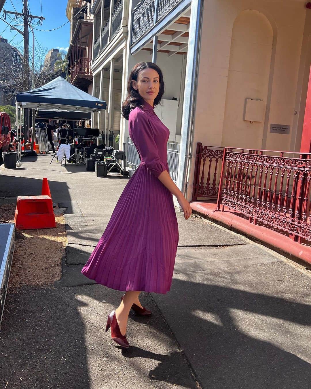 ミシェル・キーガンのインスタグラム：「1 week to go before Ten Pound Poms takes you back to 1956 🕰️  @bbc @bbciplayer @stanaustralia」