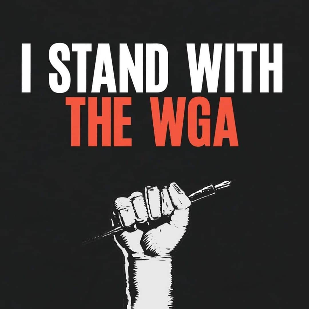 アンナ・パキンのインスタグラム：「WORDS aren’t just my job they are my PASSION and my favorite thing about getting to be an actor.  And our screenwriters deserve to be paid for their work, without which WE HAVE NO ENTERTAINMENT. THIS #sagaftramember stands in STRONG solidarity with the #writersguildofamerica and their strike. #unionstrong #unionsolidarity #wgasolidarity」