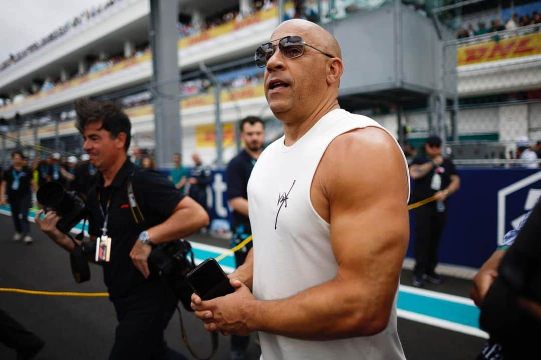 Just Jaredさんのインスタグラム写真 - (Just JaredInstagram)「So many stars are in attendance at the F1 Grand Prix in Miami! Tap this picture in the LINK IN BIO to see the arrivals. #TomCruise #Shakira #VinDiesel #Ludacris #VenusWilliams #SerenaWIlliams #F1  #GrandPrix  Photos: Getty」5月8日 5時55分 - justjared