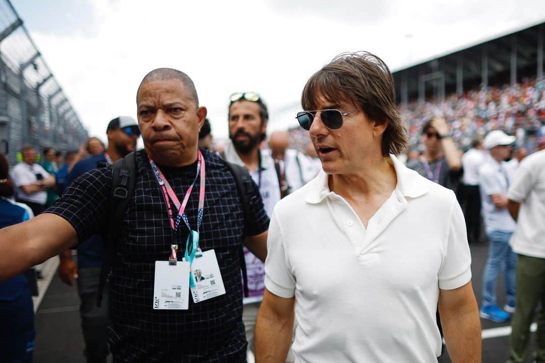 のインスタグラム：「So many stars are in attendance at the F1 Grand Prix in Miami! Tap this picture in the LINK IN BIO to see the arrivals. #TomCruise #Shakira #VinDiesel #Ludacris #VenusWilliams #SerenaWIlliams #F1  #GrandPrix  Photos: Getty」