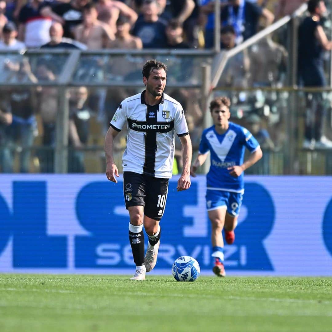 フランコ・バスケスのインスタグラム：「Forza Parma 💛💙」
