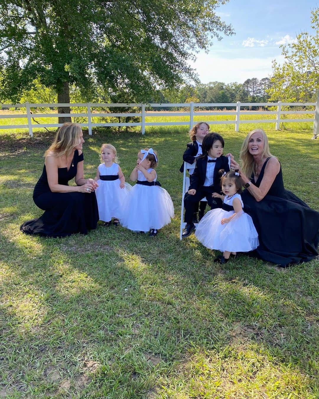 コリー・ロバートソンさんのインスタグラム写真 - (コリー・ロバートソンInstagram)「Just a few special moments from  @willr0b and @abbykayrob wedding weekend! Nothing better than celebrating 2 becoming 1 ❤️ #meettherobertsons23」5月8日 6時17分 - bosshogswife