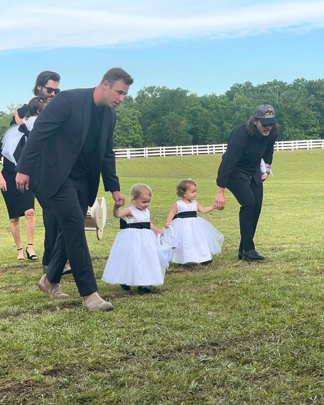 コリー・ロバートソンさんのインスタグラム写真 - (コリー・ロバートソンInstagram)「Just a few special moments from  @willr0b and @abbykayrob wedding weekend! Nothing better than celebrating 2 becoming 1 ❤️ #meettherobertsons23」5月8日 6時17分 - bosshogswife