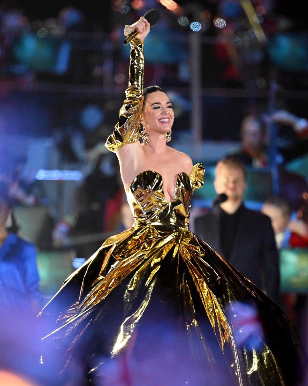 のインスタグラム：「Katy Perry performs at the Coronation Concert in honor of King Charles and Queen Camilla front of royal family members and thousands of attendees.  #KatyPerry Photos: Getty」