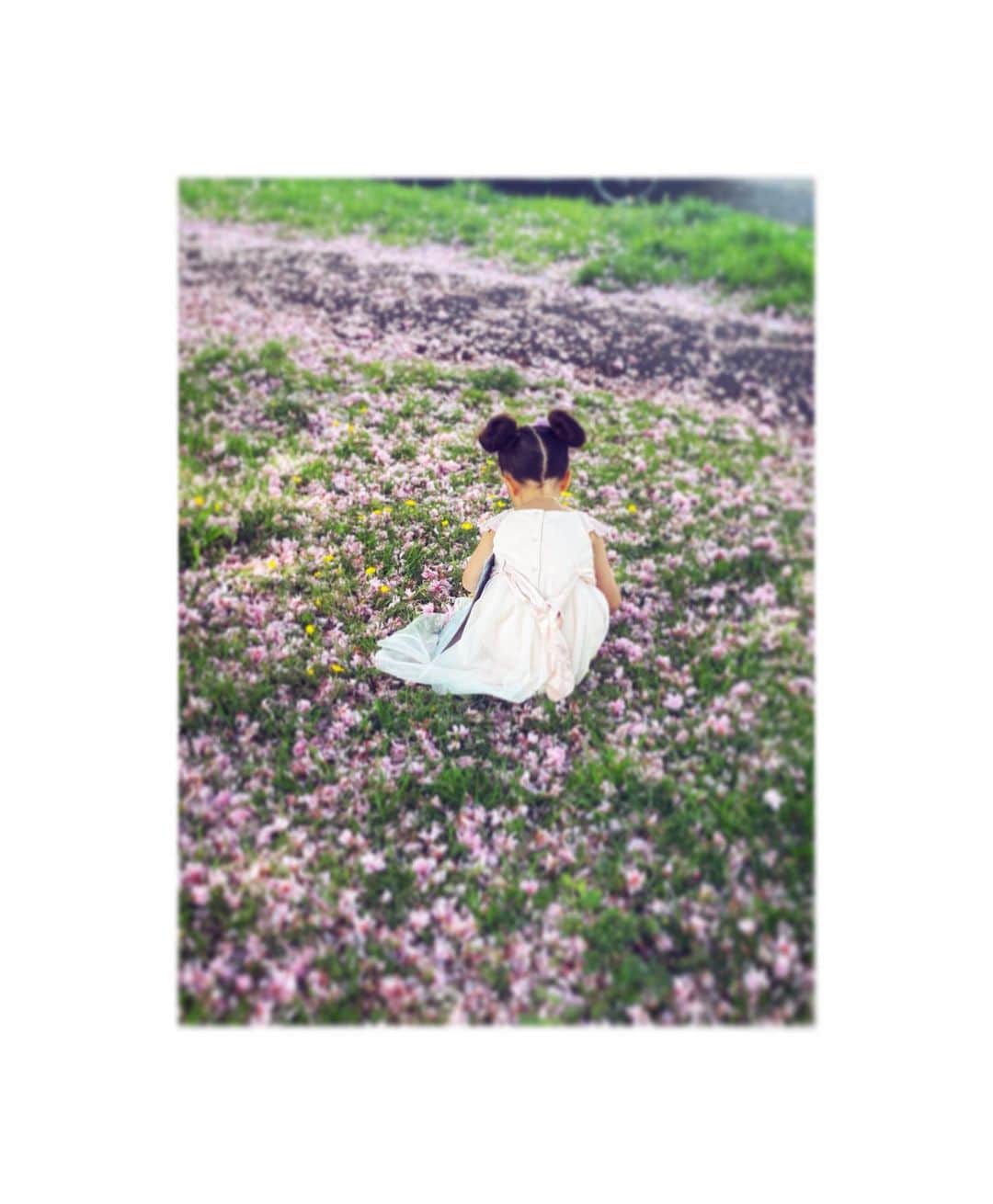 ダイアナ湯川のインスタグラム：「My heart has exploded, witnessing my beautiful daughter blossom, discover and grow… from performing solo in front of her entire school, to today at Cheltenham Town Hall for the Performing Arts Festival! So deeply proud of her focus, bravery and talent! Always following your lead, letting you show me the way - for you are far wiser than I will ever be!  And thank you to those who came to support her today, she’s one lucky and loved little girl 🙏🏼💖🕊️  . . . . #daughter #5 #mybaby #littleballerina #ballet #cheltenham #cheltenhamfestivalofperformingarts #performance #childhood #memories #motherhood #love #family #blessed」