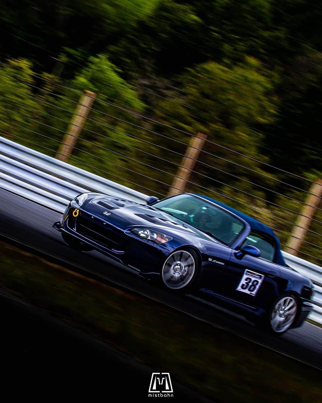 のインスタグラム：「_ REI-TECH AUTO WORKS 前川板金 Honda AP2 S2000 _ 🚗(Owner): @hiroki.m_76  🚗(Car built): @sakkkkko_1120 📷: @mistbahn _ Shot on May-6 2023 🏁 "HONDA ONEMAKE CHAMPION CUP RACE 2022 Rd.2" organized by @zerofighterautocustom Central Circuit (Hyogo, Japan) _ JP) 2023年5月6日 セントラルサーキット、ゼロファイターさん( @zerofighterautocustom )主催「HONDA ONEMAKE CHAMPION CUP RACE 2022 Rd.3」で撮影。 _ #hondaonemakechampioncuprace #hondaonemake #zerofighterautocustom #ホンダワンメイクチャンピオンカップレース #ホンダワンメイク #zerofighter #ゼロファイター #centralcircuit #セントラルサーキット #reitech #reitech_aw #レイテックオートワークス #前川板金 #honda #s2000 #hondas2000 #ホンダs2000 #s2k #hondas2k #ap1 #ap2  #f22c #f20c #fseries #timeattack #timeattackjapan #hondasontrack」