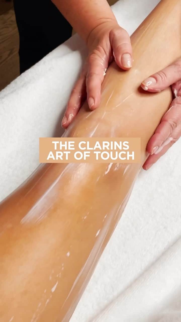 Clarins Canadaのインスタグラム：「Give your mom the gift of relaxation this Mother’s Day with a Clarins Skin Spa treatment ❤️💆‍♀️ __________ Offrez à votre maman le cadeau de la détente cette fête des mères avec un soin Clarins Skin Spa ❤️💆‍♀️ . . . #Clarins #SkinSpaLaval #MothersDay #Gift」