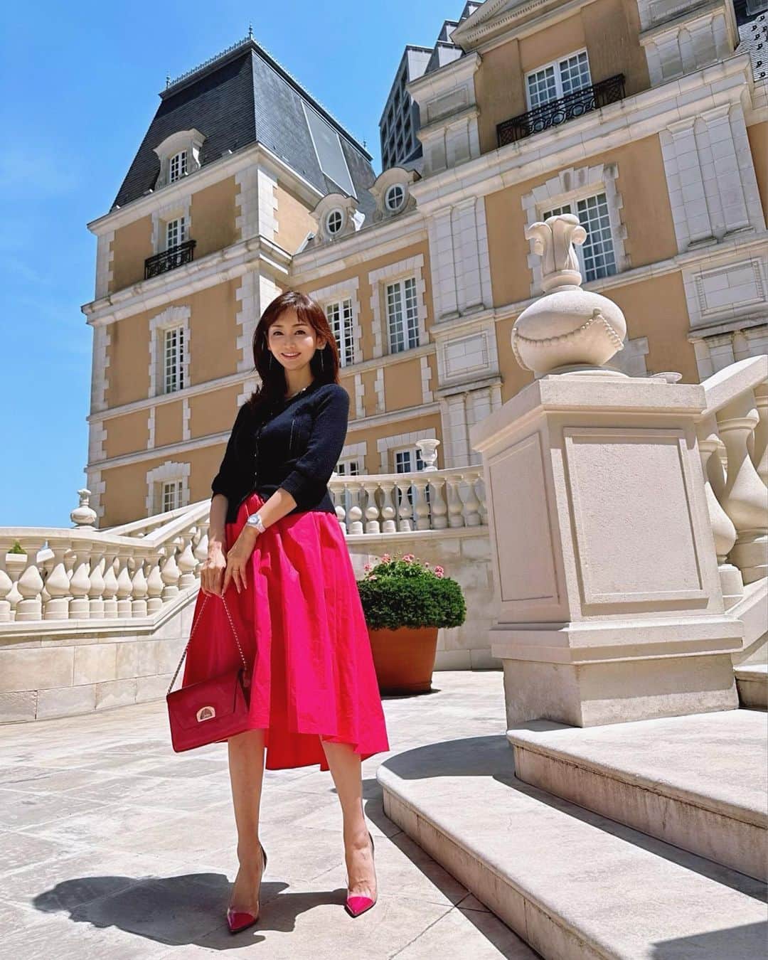 のインスタグラム：「連休明け✨ エンジンかけてがんばろ💪✨  大人女子コーデ👗や グルメ🍽️、 おすすめ美容情報💄 投稿しています→ @yukikogabby   #恵比寿ガーデンプレイス  #オフィスカジュアル  #オフィスコーデ  #オフィスカジュアルコーデ  #大人女子の休日  #大人女子会  #大人女子コーデ  #美魔女 #大人女子コーデ  #大人カジュアルコーデ  #大人カジュアルコーデきれいめコーデ  #大人カジュアルファッション  #アラフォーコーデ  #アラフィフコーデ  #アラフィフファッション」