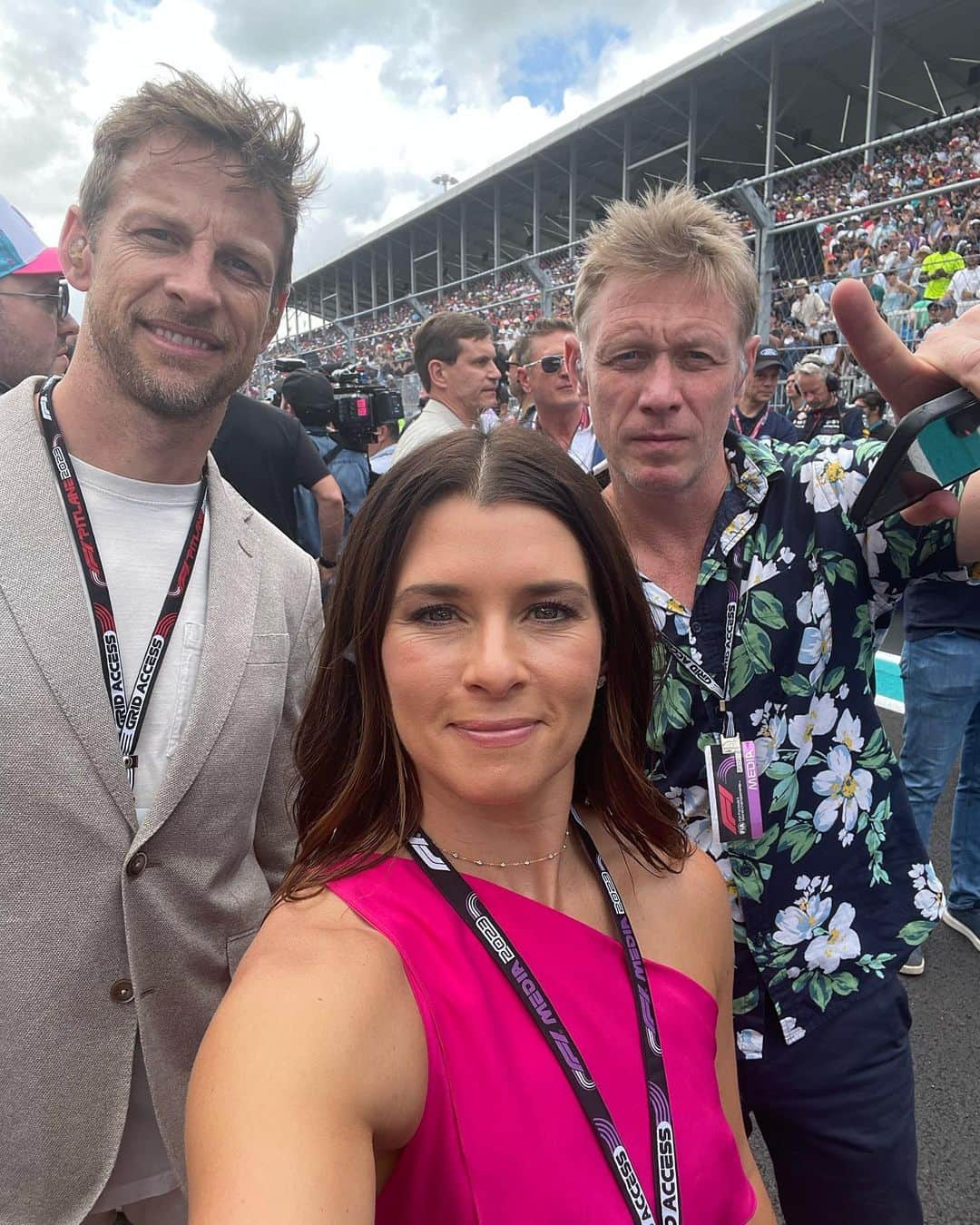 ダニカ・パトリックさんのインスタグラム写真 - (ダニカ・パトリックInstagram)「Miami @f1 💗 great to see the crew from @skysportsf1 again. They are the reason I am doing 7 races this year. So fun!」5月8日 8時19分 - danicapatrick