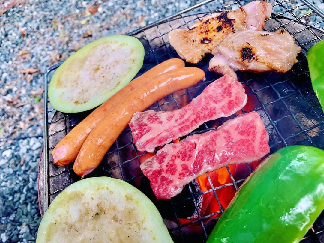 常盤よしこのインスタグラム：「菊池源吾牛！！ 美味❤️ GW明け♫ 今日からまたがんばろー！  #菊池源吾牛#菊池ユートピアファーム#お肉おいしい #また買いに行かなきゃ#バーベキュー#七輪バーベキュー#gwのおもいで」
