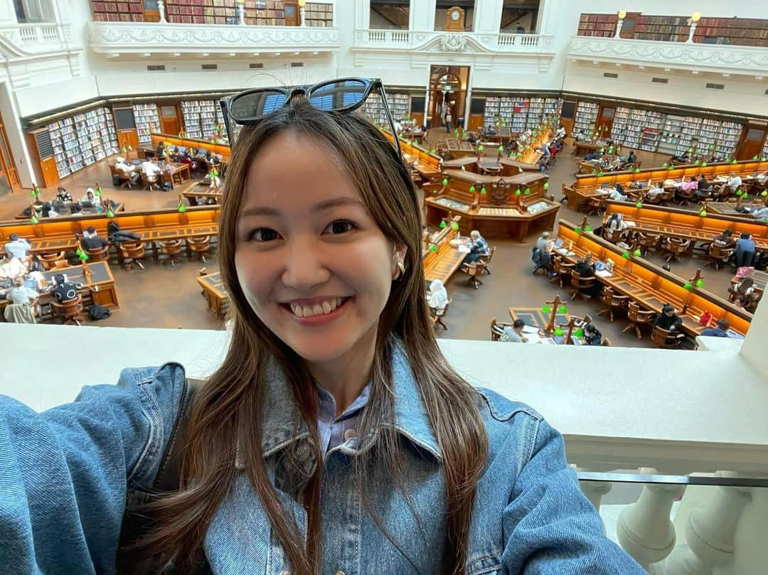 小林恵月のインスタグラム：「・ 📍State Library Victoria  ・ ・ ・ #victorialibrary #melbourne_insta  #melbourne  #australia  #ヴィクトリア図書館 #メルボルン留学  #メルボルン生活  #オーストラリア留学 #オーストラリア旅行」