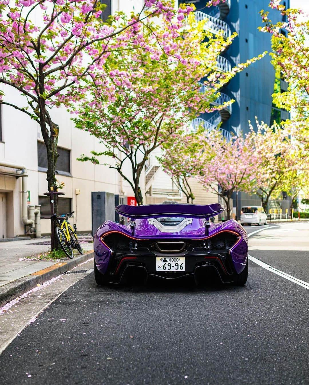 CarsWithoutLimitsさんのインスタグラム写真 - (CarsWithoutLimitsInstagram)「1 of 1 Cadbury Purple McLaren P1  📸 @kevinvanc   #carswithoutlimits #mclaren #p1 #mclarenp1 #mclarenauto #purplecar」5月8日 8時47分 - carswithoutlimits