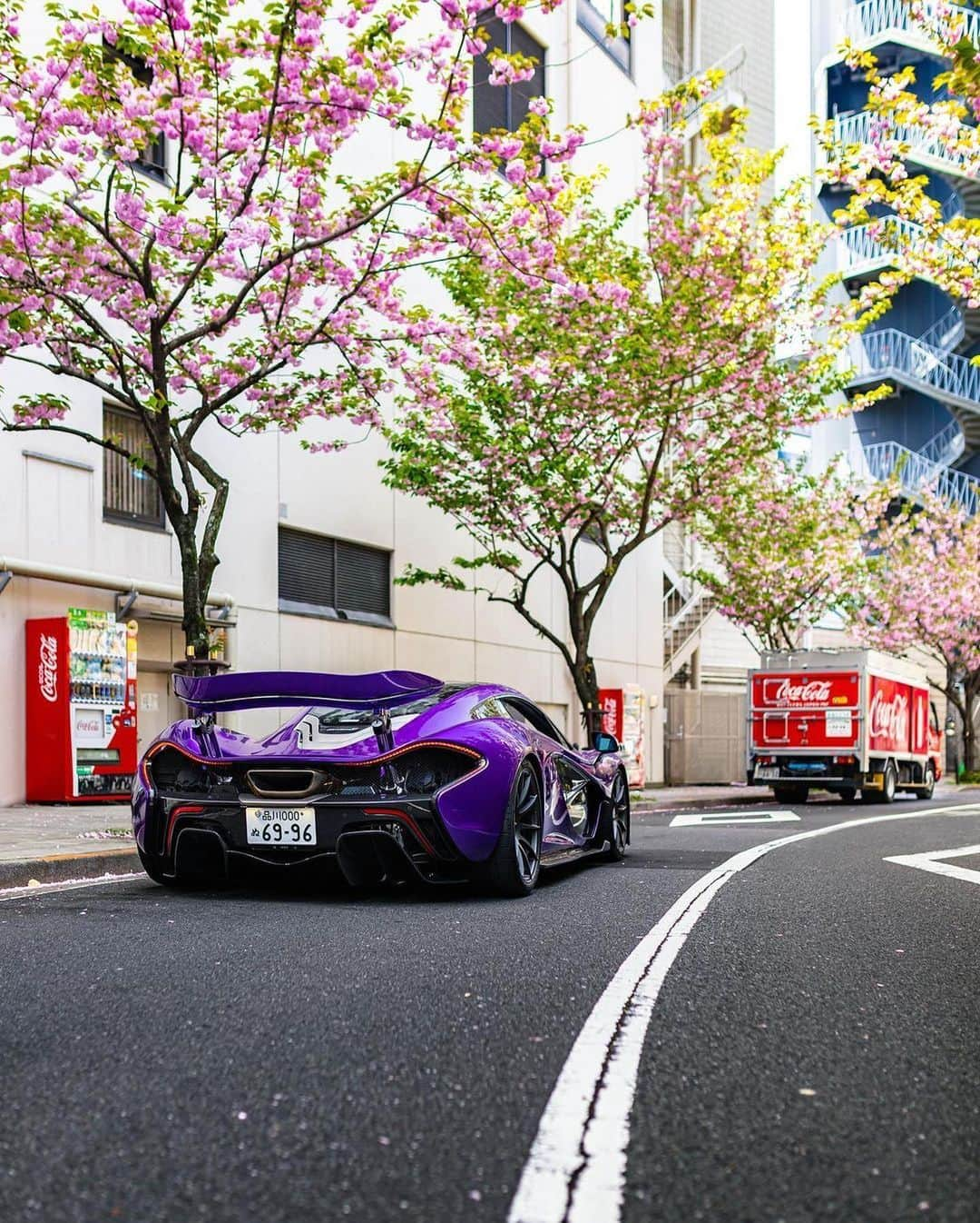 CarsWithoutLimitsさんのインスタグラム写真 - (CarsWithoutLimitsInstagram)「1 of 1 Cadbury Purple McLaren P1  📸 @kevinvanc   #carswithoutlimits #mclaren #p1 #mclarenp1 #mclarenauto #purplecar」5月8日 8時47分 - carswithoutlimits