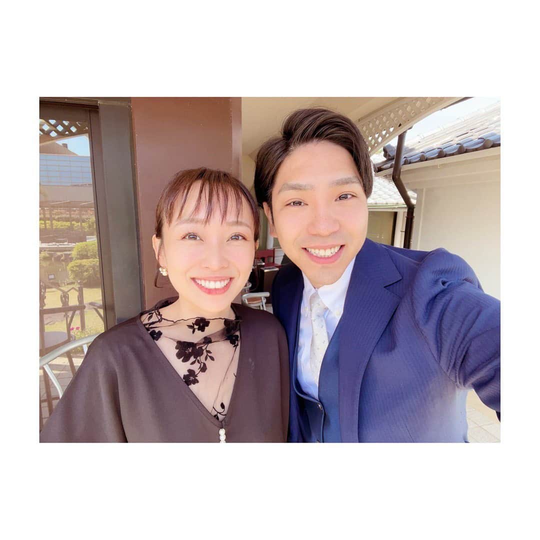野田久美子のインスタグラム：「. ⚠️ノロケ投稿ー！笑 . .  今日は旦那の誕生日ー！！ イェーイ！！笑 めでたいー！めでたいー！ 俊介、おめでとうー！！！  そして、 5月1日は結婚記念日でもありました♡  俊介のお陰で家の中は 笑顔であふれまくっています！！  私が考え込む事があれば、 俊介のNICE思考で一瞬解決！ 本当に一瞬！！！笑笑笑  日々、尊敬です。  俊介、いつもありがとう！ 健康第一で長生きしてな✨」