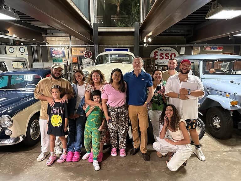 Preta Gilのインスタグラム：「Nosso domingo em sp foi uma delícia !!! Obrigada @tonyscoelho @gabicoelho @epbf por receberem nossa família com tanto amor e carinho !!!! Amamos as coleções dos carros aos brinquedos !!!」