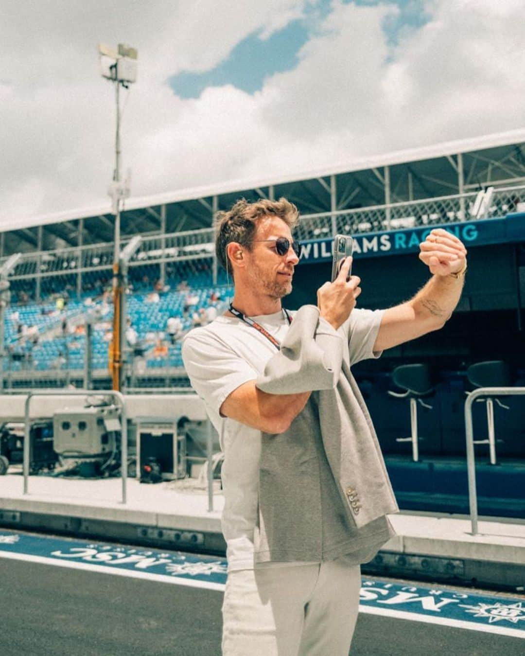 ジェンソン・バトンさんのインスタグラム写真 - (ジェンソン・バトンInstagram)「The Miami GP was….?  📸 credit @josephjones_」5月8日 9時24分 - jensonbutton