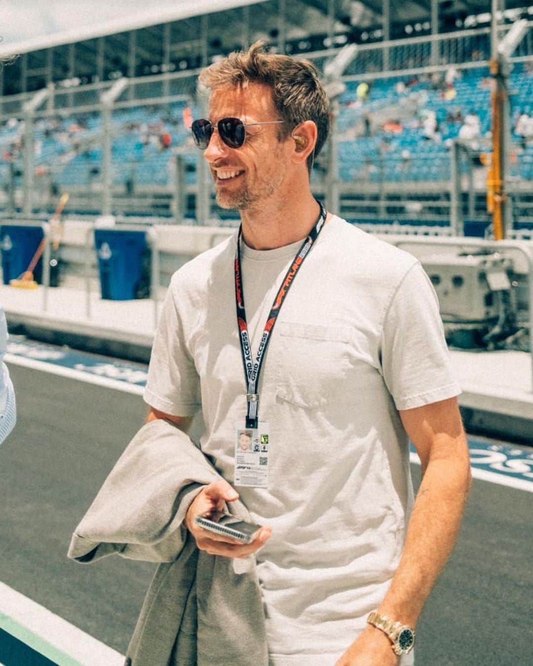 ジェンソン・バトンのインスタグラム：「The Miami GP was….?  📸 credit @josephjones_」