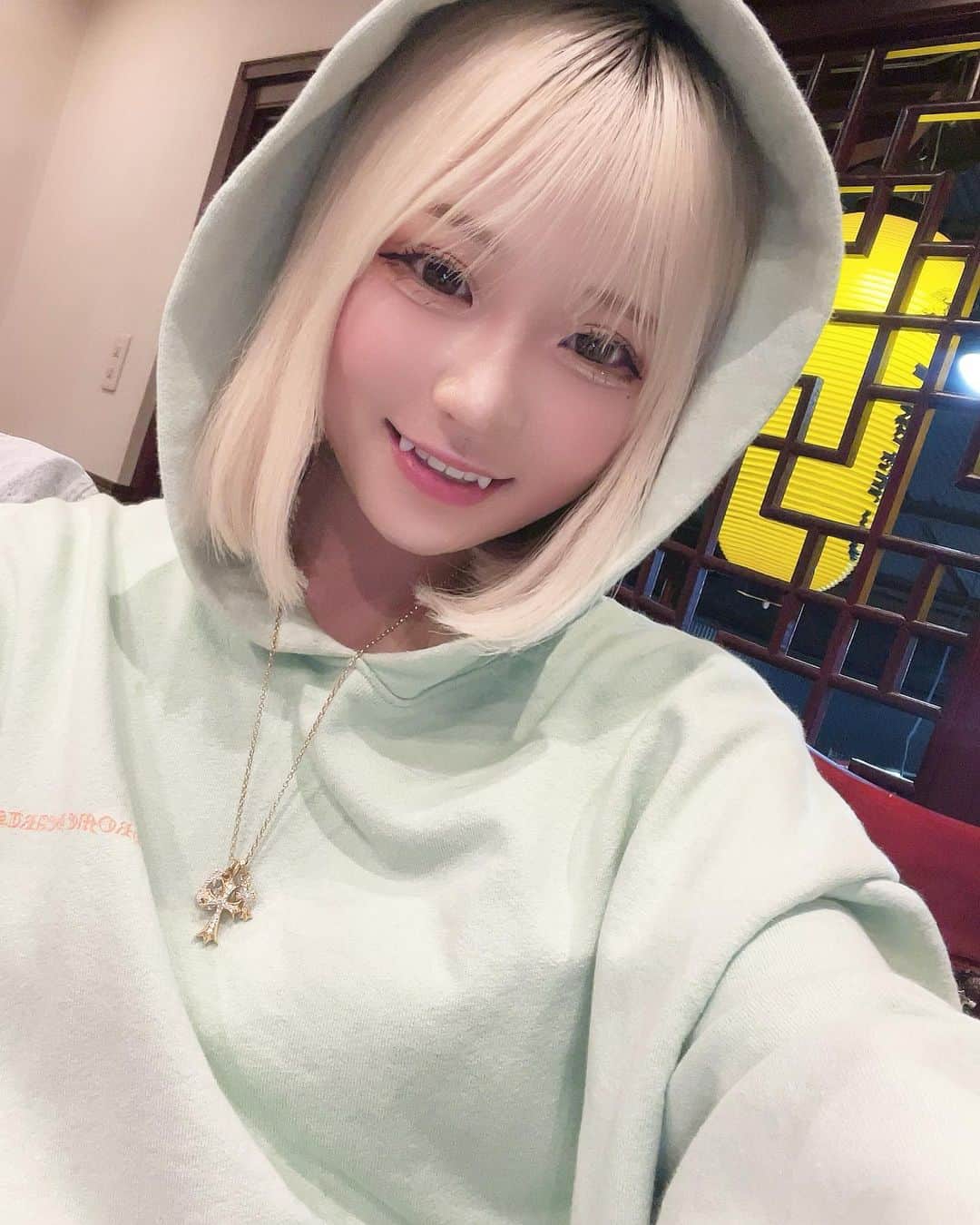 いーたろのインスタグラム：「みんなおはよう☀️ 髪の毛伸びたしリタッチもしたいから明日美容院行ってきます💕」