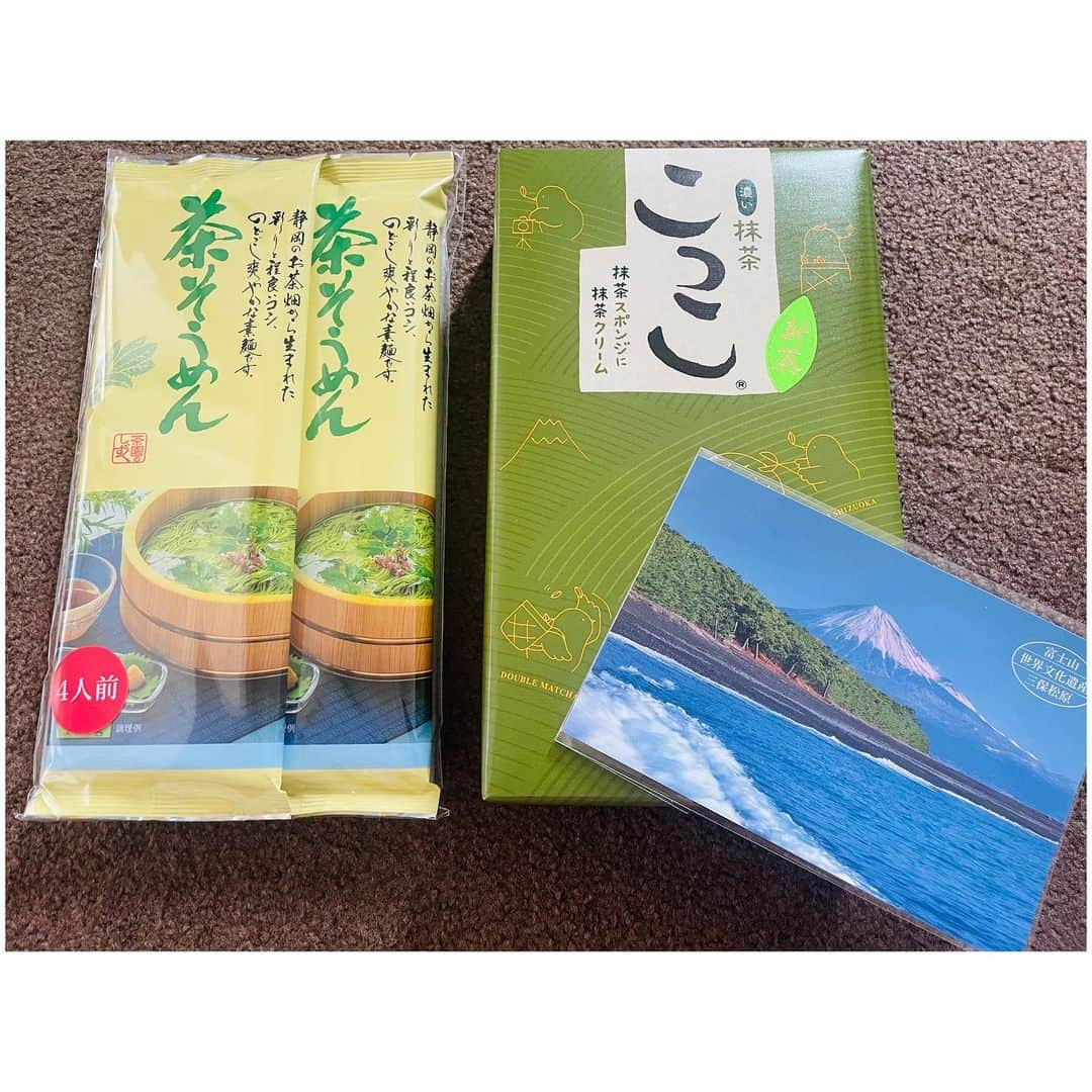 有明ゆなさんのインスタグラム写真 - (有明ゆなInstagram)「静岡に行ったときに お土産で頂いたちゃいました🥹 ありがとうございます✨ めっちゃ美味しかった💜💙❤️ また静岡いくぞぉー！！！ . . . . #静岡 #静岡旅行 #静岡県 #お土産 #おみやげ #おみやげありがとう #お土産ありがとう #こっこ #抹茶 #茶そうめん」5月8日 9時46分 - ariake_yuna