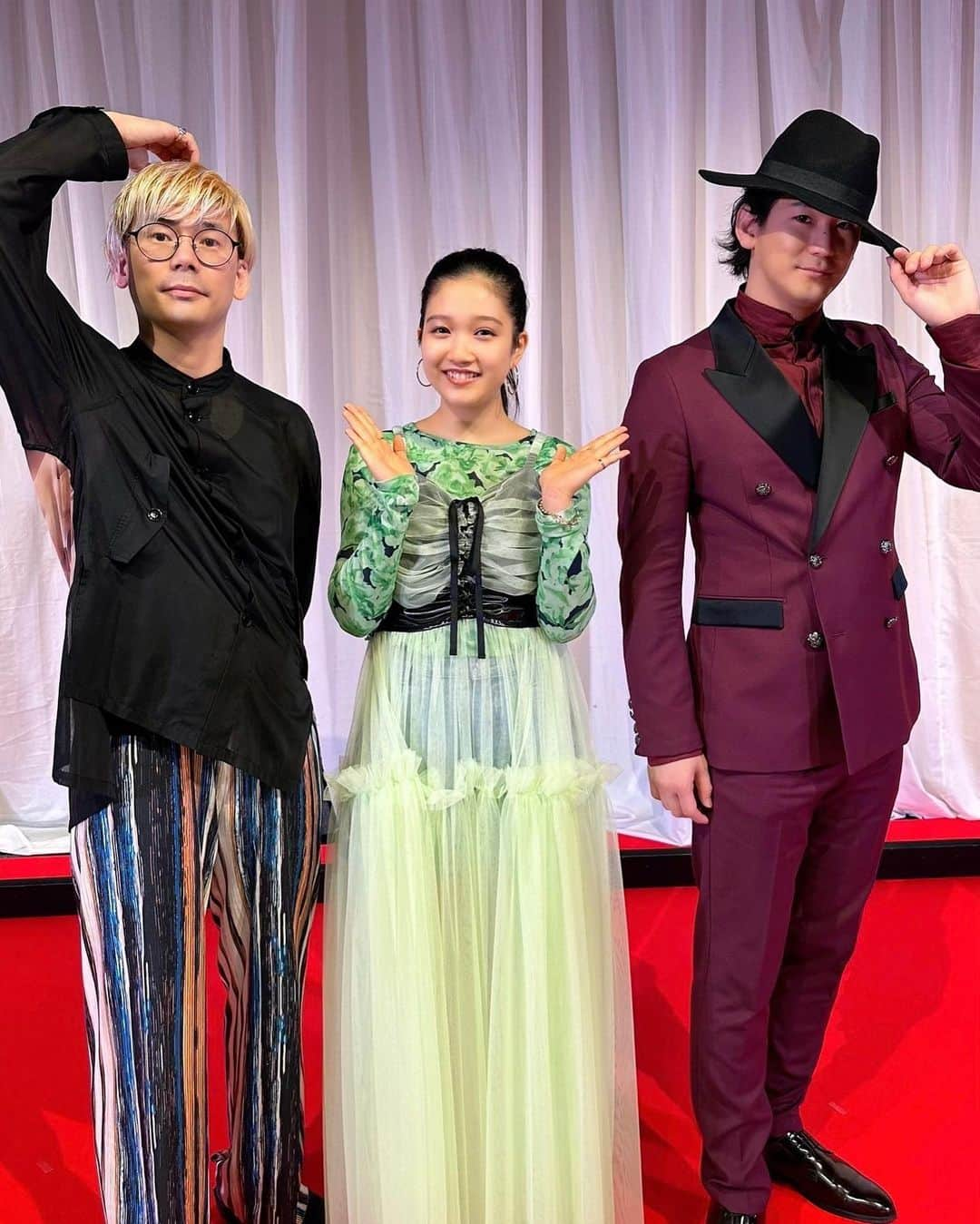 小野田龍之介のインスタグラム：「.  今年も！！！  『日比谷フェスティバル』 出演させていただきました✨  今回はミュージカル『ピーターパン』で！  演出・振付 長谷川寧さん 新ピーターパン 山﨑玲奈嬢と共に。  初めてフックの歌唱披露もさせていただき夏に向けてまた一歩ピーターの世界に足を踏み入れたなとワクワクしました🪝  生憎の悪天候により今回は屋外ステージではなく残念でしたが、配信で沢山の方に見ていただいたと聞いて嬉しかったです^ ^ 会場にお越しくださった選ばれし皆様もありがとうございました🥹  また来年も出られますように！！ ＊ ＊ ＊ #日比谷フェスティバル  #hibiyafestival  #2023  #ミュージカル  #ピーターパン  #演出 #振付  #長谷川寧  #ピーターパン  #山﨑玲奈  #フック船長  #小野田龍之介」