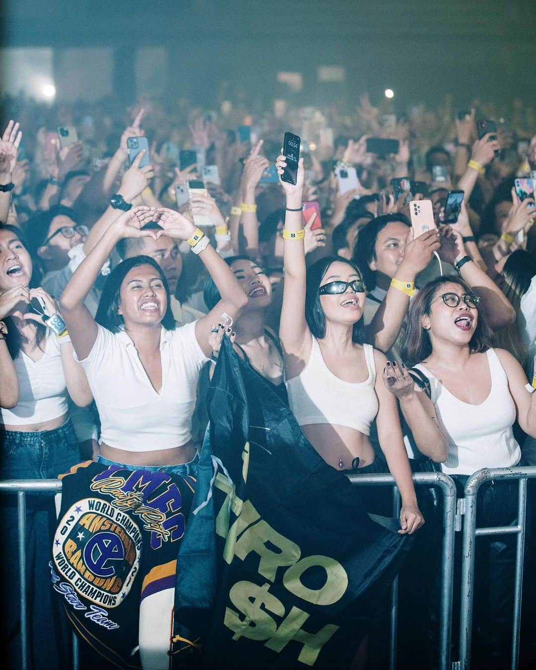 Yellow M.F. Clawさんのインスタグラム写真 - (Yellow M.F. ClawInstagram)「JAKARTA REALLY CAME OUT FOR THE SOLD OUT SHOW IN BENGKEL.」5月8日 10時08分 - yellowclaw