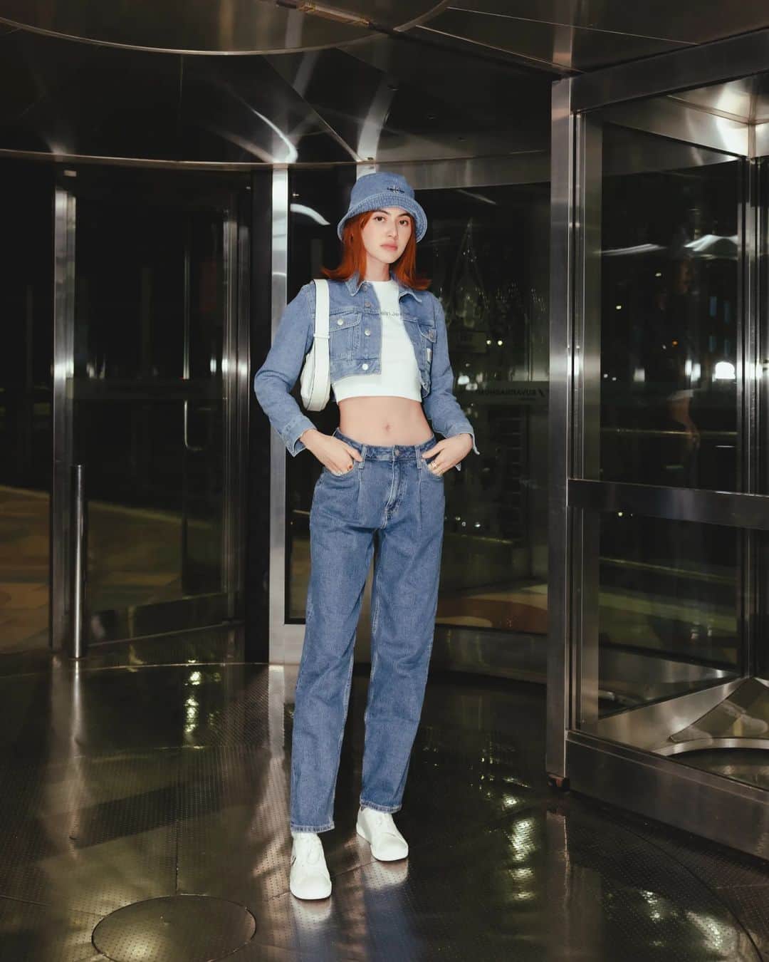 マイ・ダーウィカーのインスタグラム：「Let's go to Korea 🤍✈️  #CalvinKleinXDavikah #CalvinKlein #CalvinKleinTH #ckpartner」