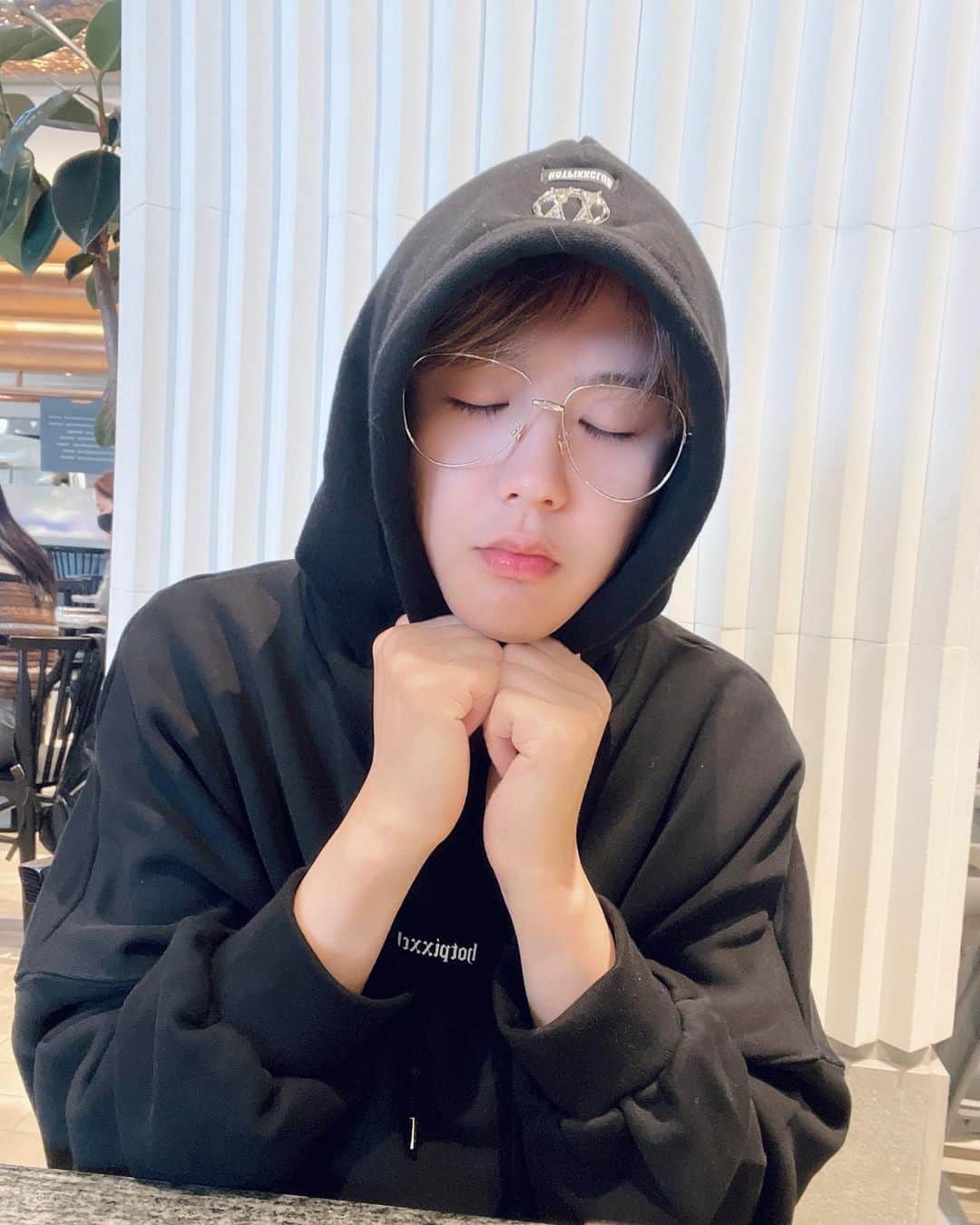 インジュン のインスタグラム：「귀여운 후드티~ 可愛いパーカー . . @hotpixxclub_official」