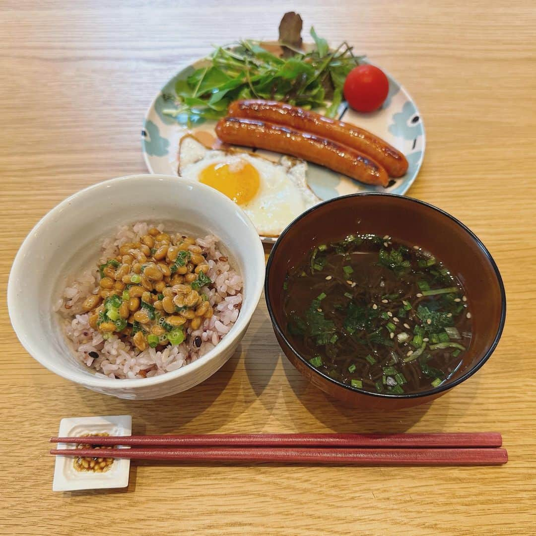 石川梨華さんのインスタグラム写真 - (石川梨華Instagram)「朝昼兼用ごはん🍚  久しぶりに！ 食べたい物を食べたい時間にゆっくりと時間をかけて食べる事が出来ました😋✨  ゴールデンウィーク中はずっと子供タイムにごはんを合わせていたし、ゆっくりなんて食べられなかったからw  有意義な時間でした🩷  #石川梨華 #モーニング娘og #リアル梨華 #二児の母 #年子 #やんちゃボーイズ #1人ごはん #有意義な時間」5月8日 10時23分 - rika_ishikawa_official