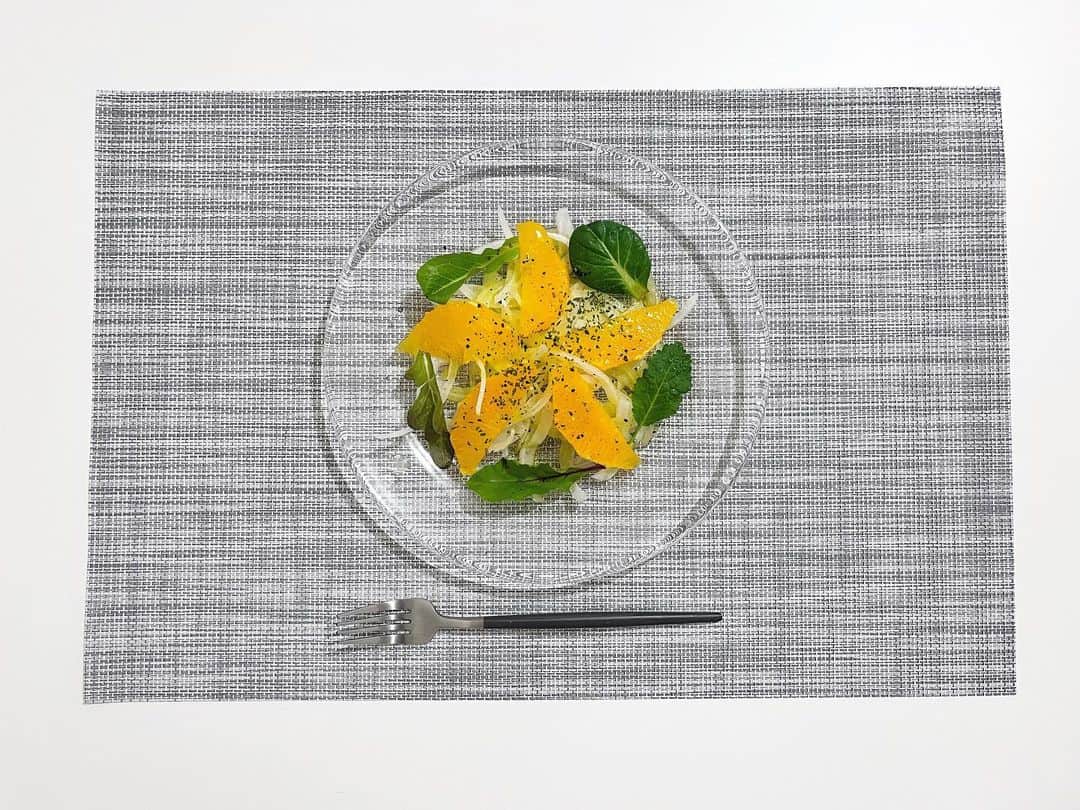のインスタグラム：「フルーツサラダ🍊 今日からお休み🥰  #フルーツサラダ #サラダ #オーガニック野菜ソムリエ」