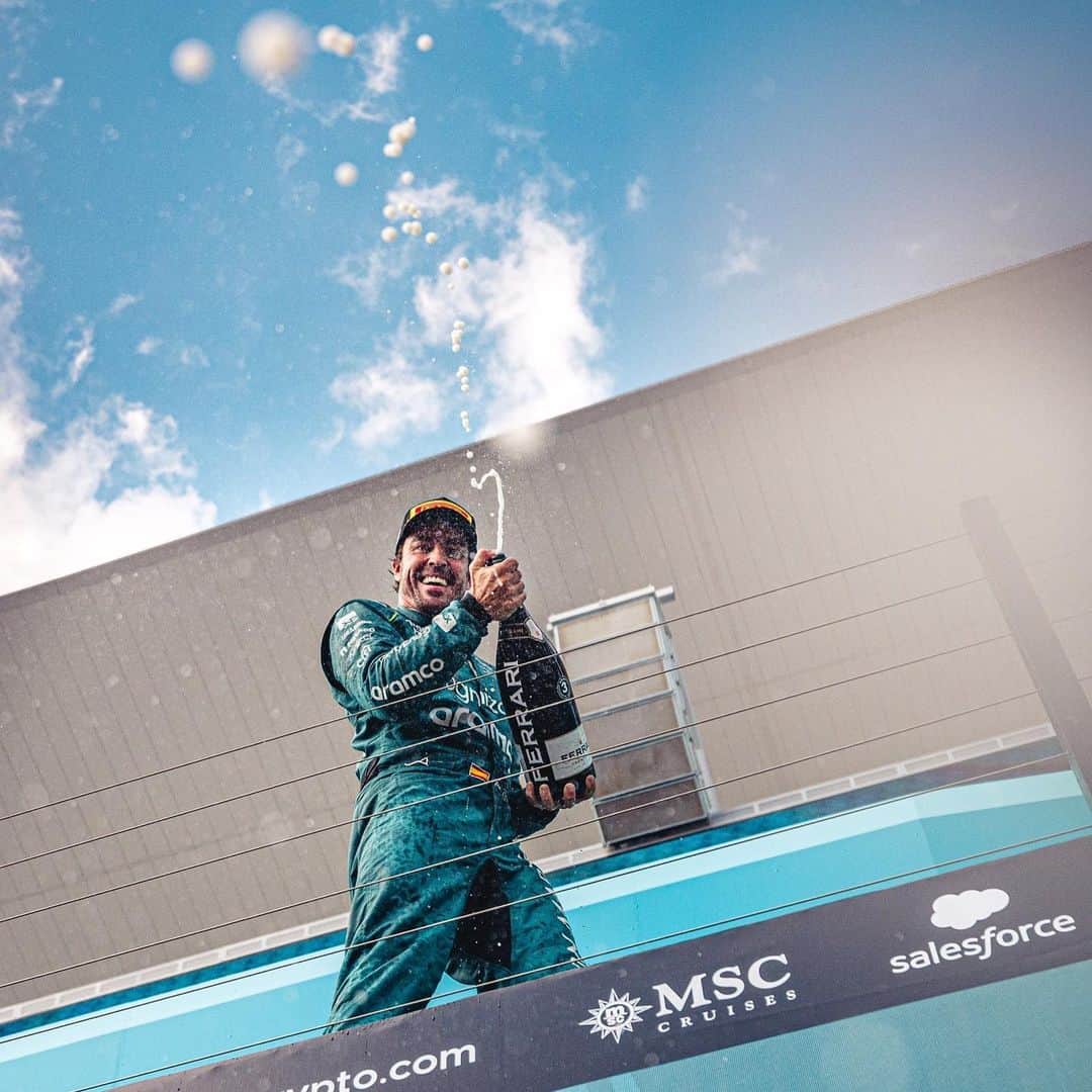 フェルナンド・アロンソのインスタグラム：「Thanks for the champagne Miami 🍾. Great car and strategy. 4th podium of the season. We are @astonmartinf1 🟢🟢🟢🟢. #f1 #miami #astonMartin」