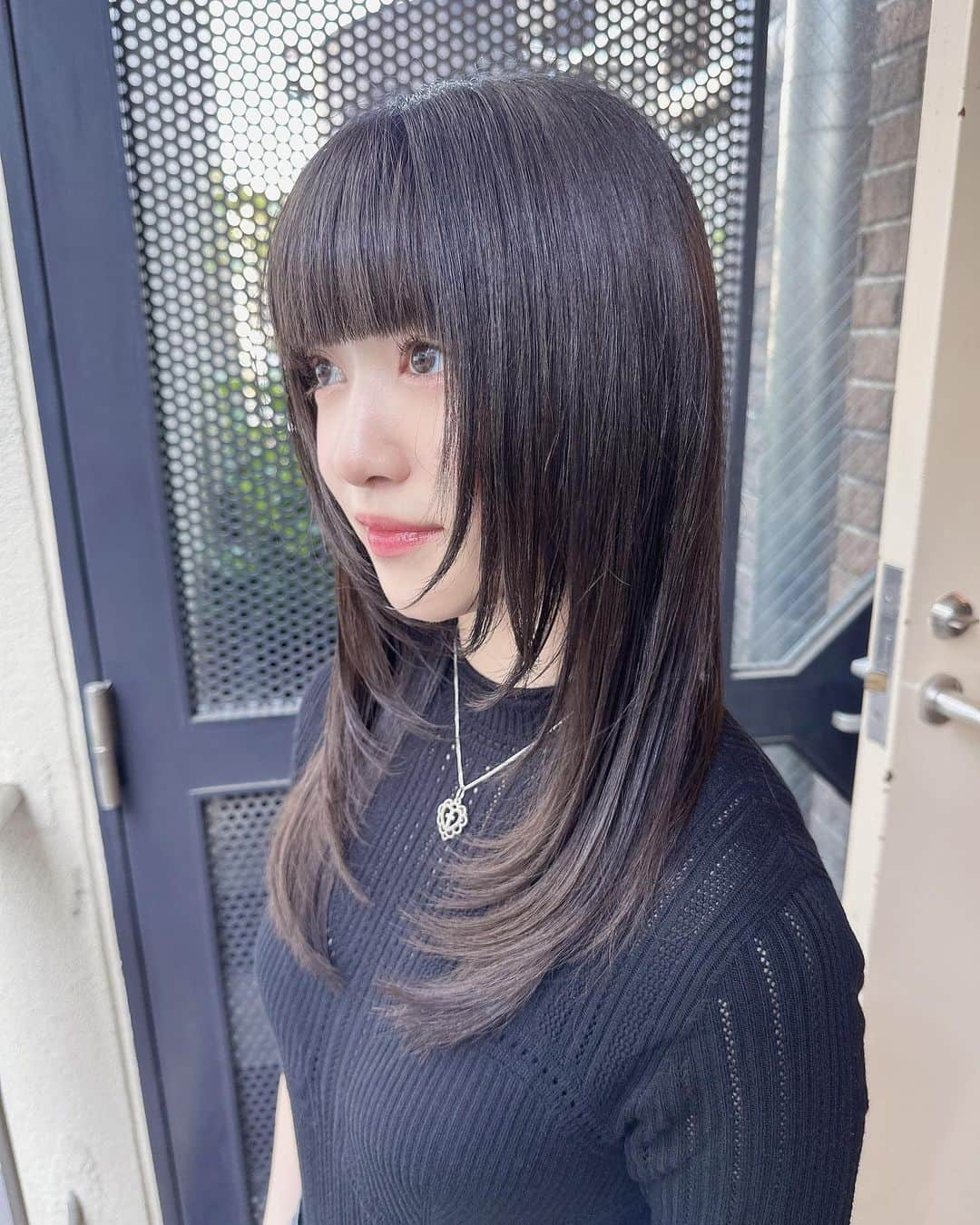 新井ひとみさんのインスタグラム写真 - (新井ひとみInstagram)「#女子流13周年 week 始まる前にヘアーを整えてもらいました❤️‍🔥  ストレートだとレイヤーマシマシなの🙌🫶顔周りが🥺💕🥺💕 　 山戸さん♪ありがとうございました🙌(@yamatoyu )  #ヘアー　#ヘアースタイル #ヘアーアレンジ #ヘアーサロン #原宿　#原宿サロン　#原宿ヘアーサロン #女子流　#東京女子流　#新井ひとみ　#mamekurogouchi #uniqlo #uniqloコーデ  #style  #ootd #ootdfashion #ootdstyle #Japan #tokyo  #tokyogirl  #좋아요환영　#데일리룩　#오오티디　#패션스타그램　#每日穿搭　#日系穿搭」5月8日 10時25分 - hitomi_tokyogirlsstyle