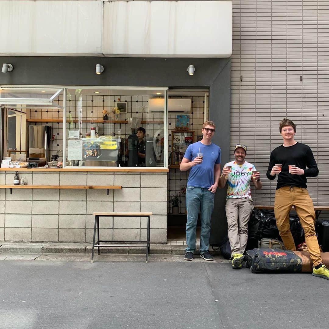 ABOUT LIFE COFFEE BREWERSさんのインスタグラム写真 - (ABOUT LIFE COFFEE BREWERSInstagram)「【ABOUT LIFE COFFEE BREWERS 道玄坂】  Hello!  It's raining today☔️  In that case, please use Uber 🛵 Please feel free to use our service!  We are open today from 09:00-18:00!  こんにちは！  本日は雨ですね☔️  そんな日には、是非Uberをご利用下さい🛵 Uber限定のセットドリンクもご用意しています🙆  本日は09:00-18:00で営業です！ お足元にお気をつけてご来店下さい。  #aboutlifecoffeebrewers #aboutlifecoffeerewersshibuya #aboutlifecoffee #onibuscoffee #specialtycoffee #tokyocoffee #tokyocafe #shibuya」5月8日 10時25分 - aboutlifecoffeebrewers