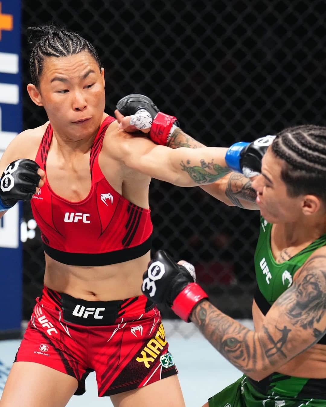 UFCさんのインスタグラム写真 - (UFCInstagram)「Got it done in half a round!  @Xiaonan_Yan with the biggest win of her career last night at #UFC288 👏」5月8日 10時30分 - ufc