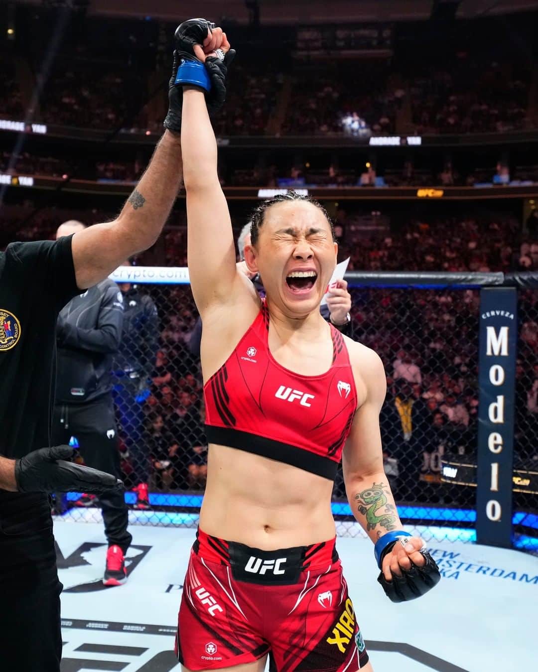 UFCさんのインスタグラム写真 - (UFCInstagram)「Got it done in half a round!  @Xiaonan_Yan with the biggest win of her career last night at #UFC288 👏」5月8日 10時30分 - ufc